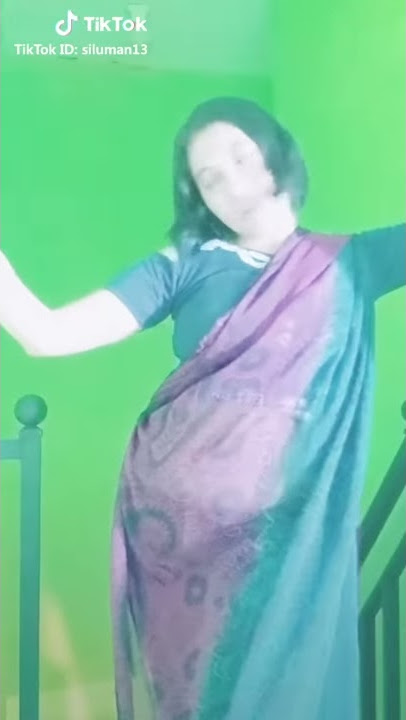 Tante goyang bolly
