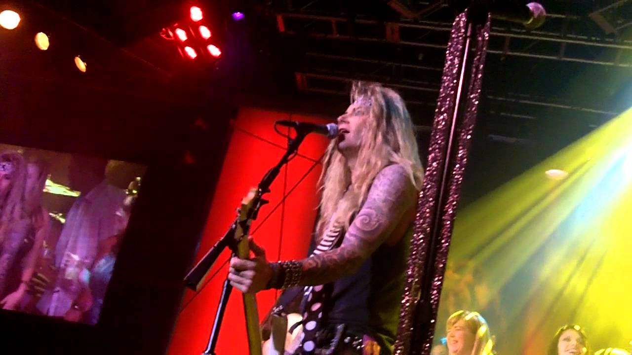 Lexxi Foxxx (Steel Panther) Singing Rebel Yell
