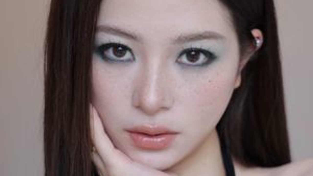 这个孔雀烟熏妆太酷了❗️又A又飒✨酷女孩必试 #孔雀烟熏妆  #烟熏妆   #轻烟熏妆容  #妆教