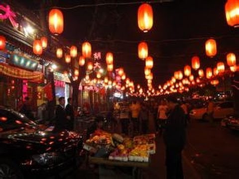 新闻聚光灯  夜市该取缔么？  131227