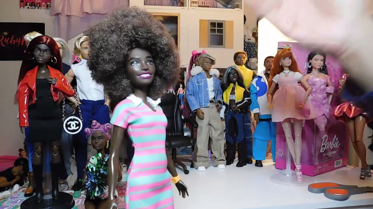 Давайте посмотрим выпуск Fashionista #247 и сюрприз, на который я случайно наткнулась.