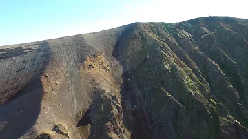 Cosa ce All'interno del Vesuvio?
