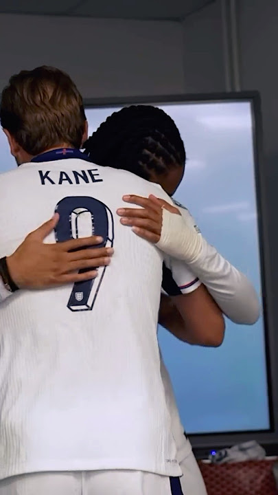 Download lagu Emotional Kane presents Djed Spence with his legacy cap!