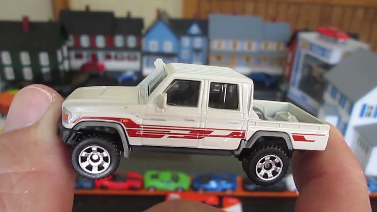 17 TOYOTA LANDCRUISER 78 - 2026 Matchbox 4x4 Pickup Truck - Toy