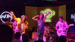 Radio gaga featuring Oilz Vichaya with Hubris Band at Hard Rock Cafe - Bangkok