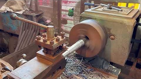 Wonderful process of manufacturing vet ￼threshr belt pulley shaft ￼on Lathe machine in local factory