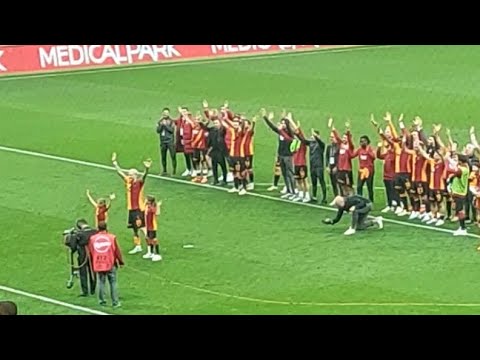 İCARDİ kızlarıyla birlikte maç sonu üçlü çektiriyor! (Galatasaray-Sivasspor)