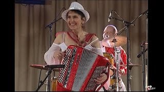 Des Portugaises à Sablé par Angélique et ses musicos chords
