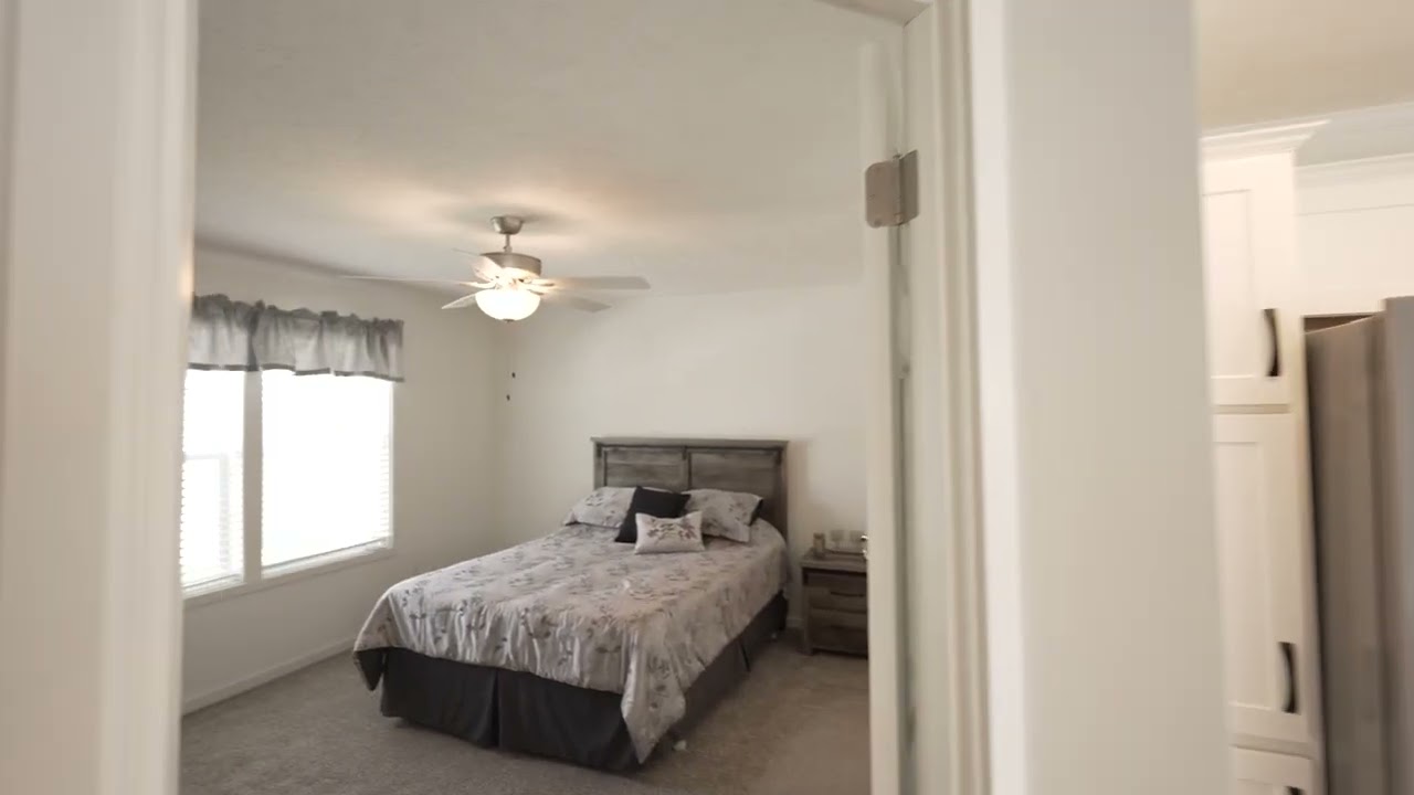 118 Woodcreek Blvd, Walbridge, OH 43465