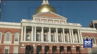 Lawmakers consider adding changing tables to all men's bathrooms