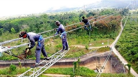 Extremely Dangerous job! High Power Line Worker