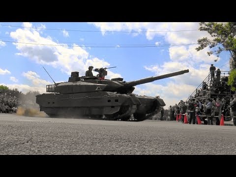 練馬駐屯地記念行事　戦車行進