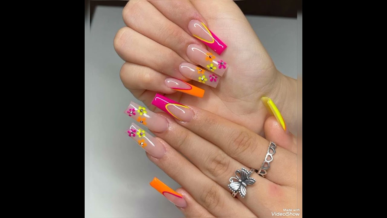 Trendy beautiful 😍 collection of feet 🐾 toe nails polish design ideas for women girls 