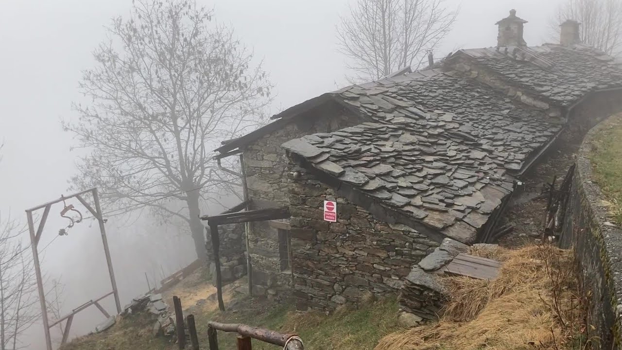 Ep. 86 – Lavori in Baita nelle Alpi – Lastronatura muro in pietra – Finisco finestra in legno