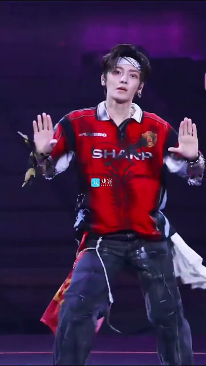 250802 #HouMinghao dancing on 'Whiplash' by aespa at the birthday fan meet #NeoHou #侯明昊