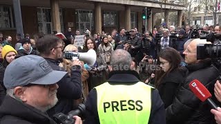 Journalists in Serbia protest against mounting attacks on media