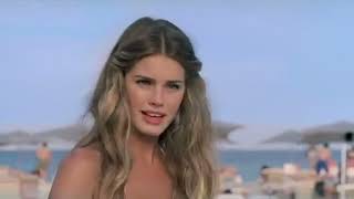 Vanessa Hessler Bikini Scene in Natale a Miami