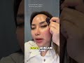 Pijat wajah kecantikan dengan batu khusus