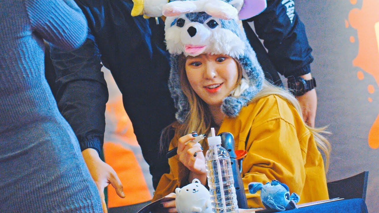 동전먹는 저금통이 신기한 웬디(Wendy) Red Velvet(레드벨벳) 팬싸인회@171122 여의도 ifc몰 [4k Fancam/직캠] By TheGsd