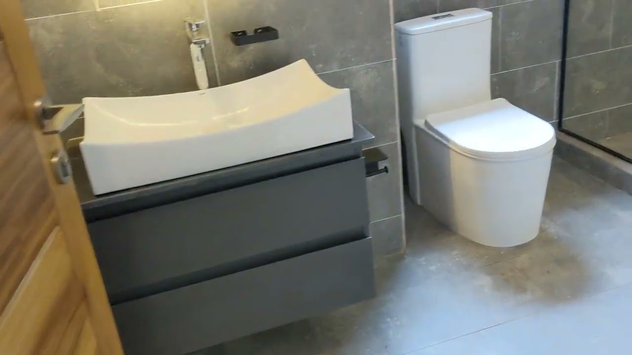 Iyo nzu yacu irihano ku i rebero ahantu heza hafite view nziza.iragurishwa 350M harimo nibiganiro 