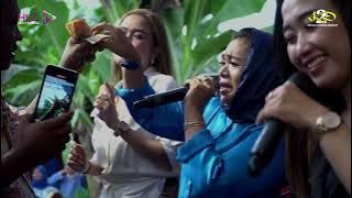 cinta berduri - ayunia pandini