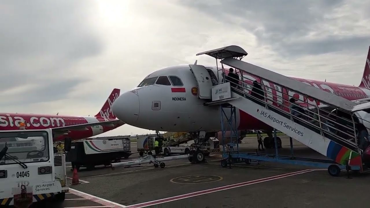 Fly With World's Best Low-Cost Airlines, How's The Experience???