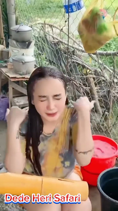 Ngintip tetangga mandi #lucu #comedy #funny #hiburansegar #seharianlucu #hiburanrakya #hiburan