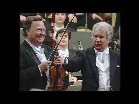 Apasionante ovación del público a Yuri Ahronovitch, en la 5ªSinfonía de Tchaikovsky. Año 1996.