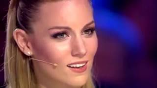 le vrai talent , il joue de la musique sur un scie !!