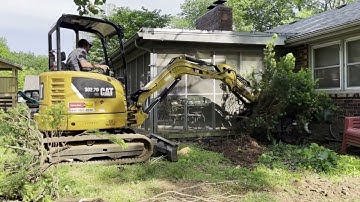 Using Hydraulic Thumb for the 1st Time on the Cat Mini Excavator!