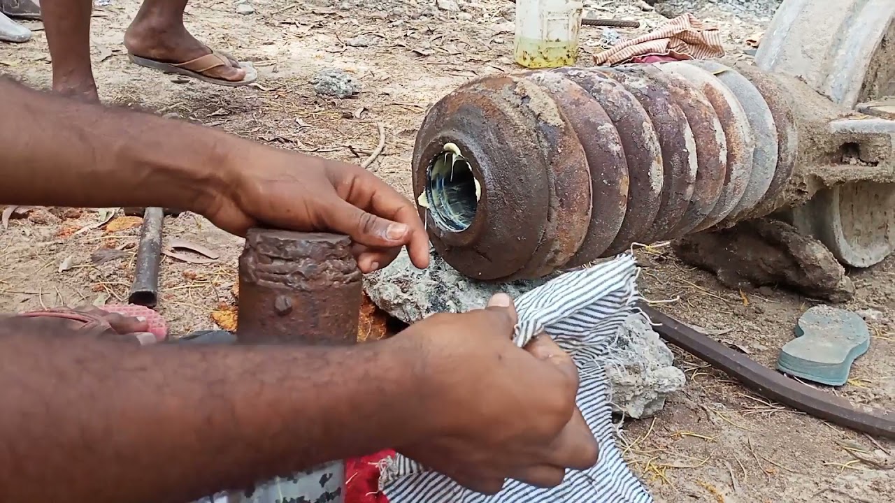 EXCAVATOR Track seal replace.