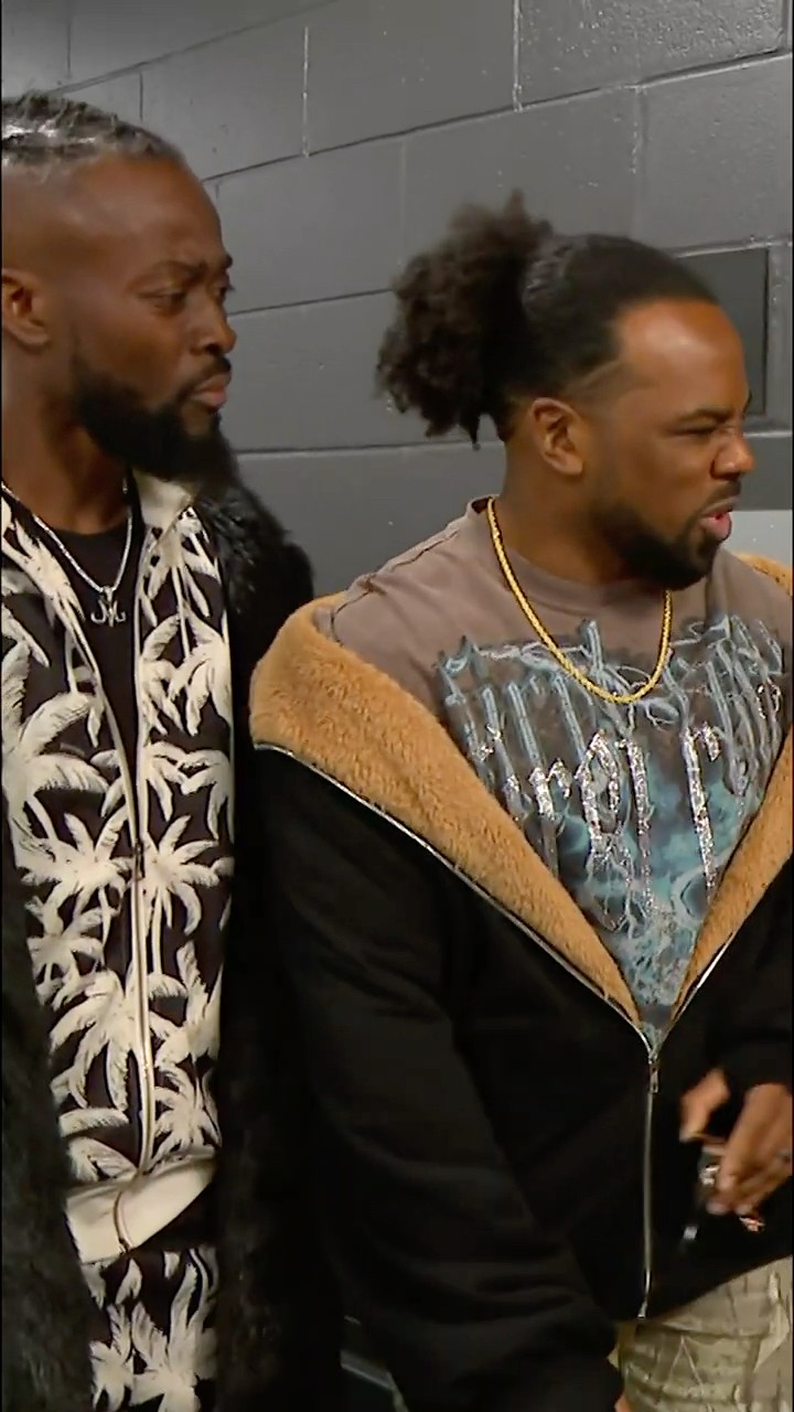 No one wants to be in the same room as The New Day anymore ? #WWERaw