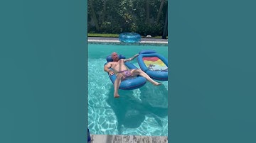 Aqua Comfort Pool Float Lounge: Relaxation and Luxury Combined!