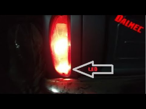 Video: ¿Es la luz de freno la misma que la señal de giro?