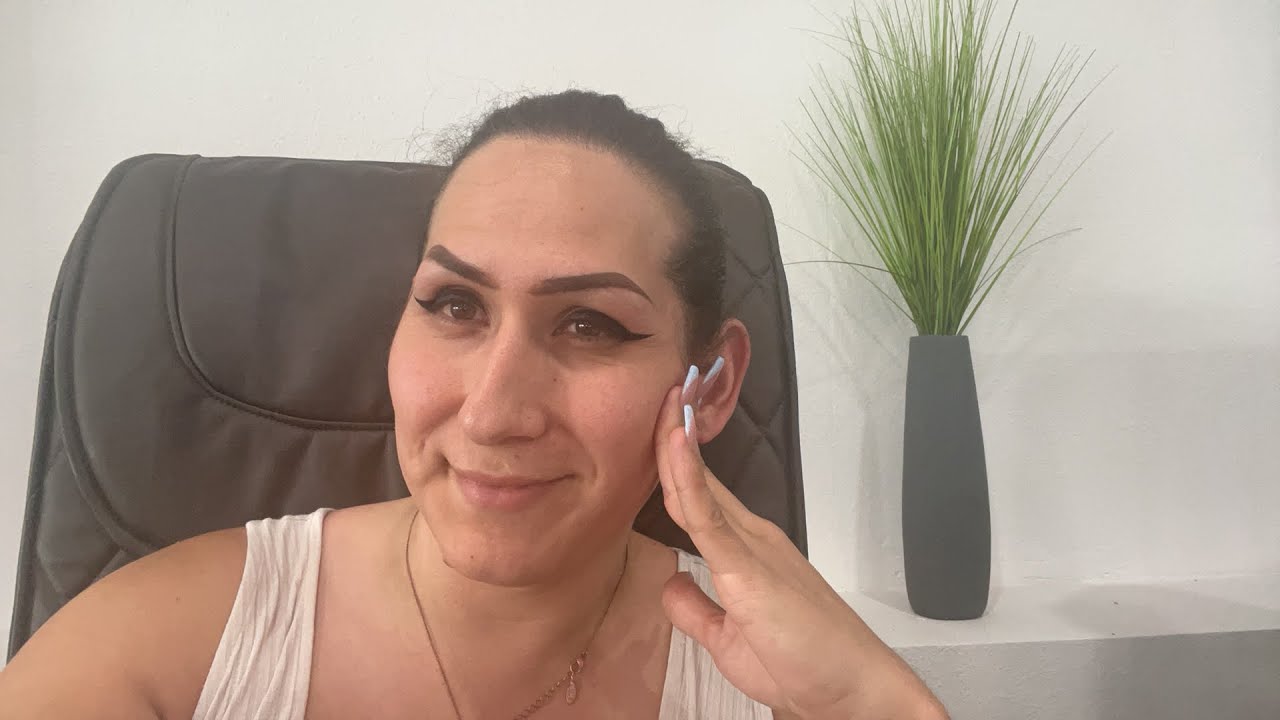 Charolette Getting Her Toes Done