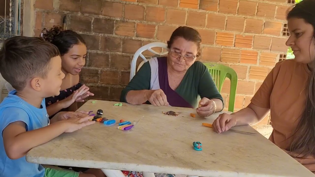 Desafio com massinha, quem criou o melhor objeto?