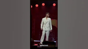 اغنية جيناك مع اكبر مسرح بدبي 