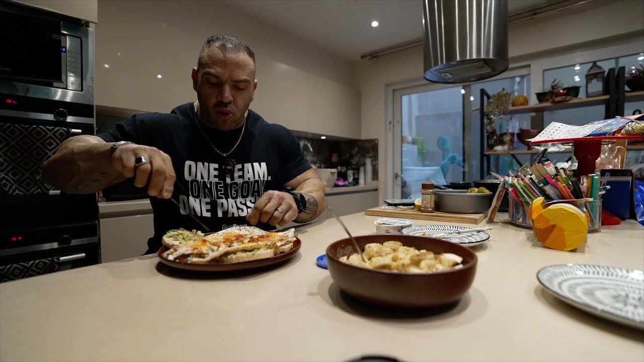 Full day of eating 5000+ kcals /Ωρα να βάλουμε σοβαρό όγκο!