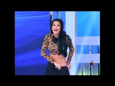 Helen Ganzarolli tira a saia e fica só de calcinha (Programa Silvio Santos)