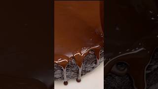 Decorating chocolate cake 🎂