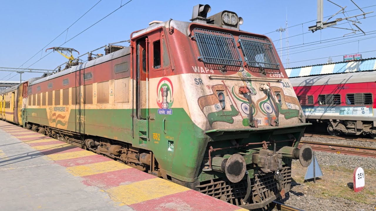 TRICOLOUR LIVERY WAP4 AJJ POWERING 11410 NIZAMABAD - PUNE EXPRESS 