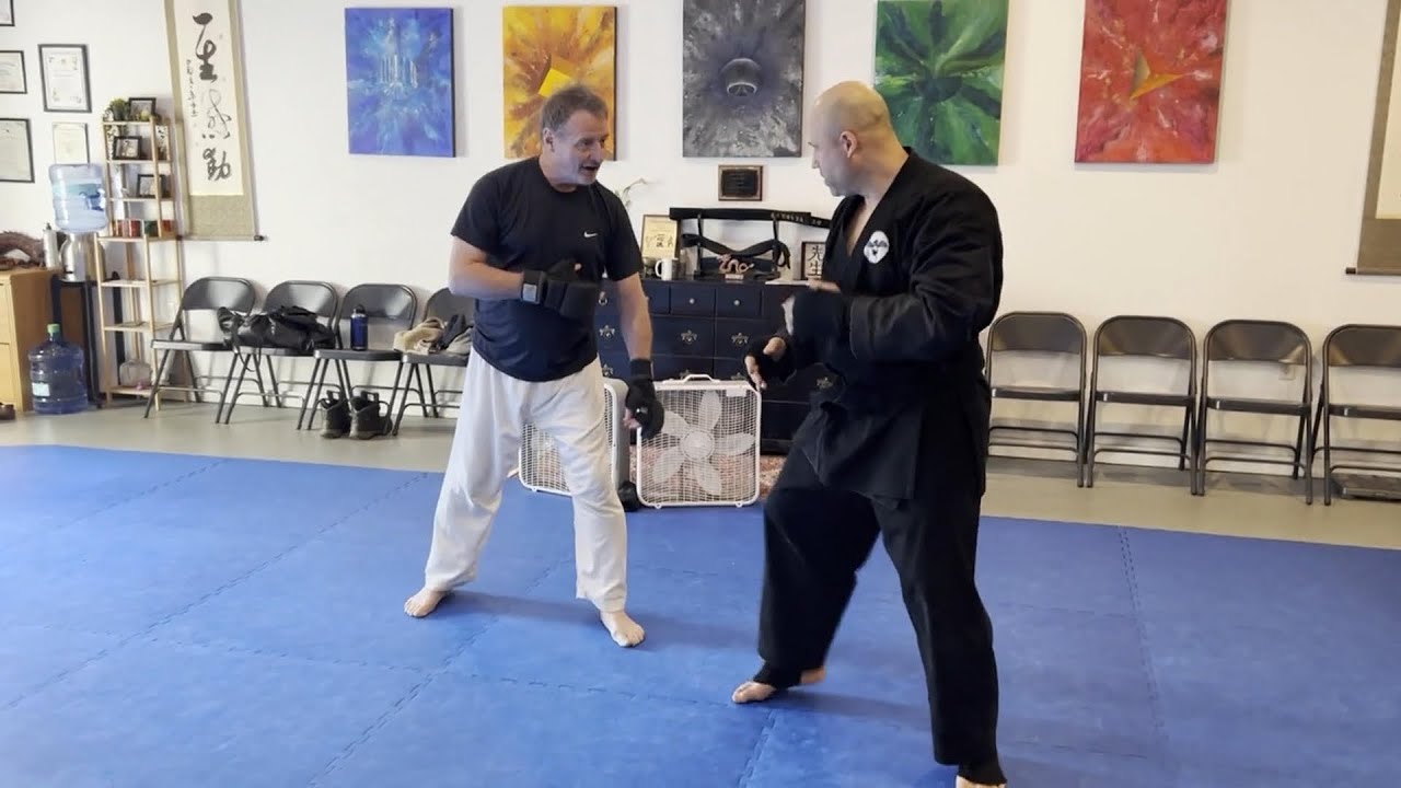 Aikido v Oh Do Kwan Karate - YouTube