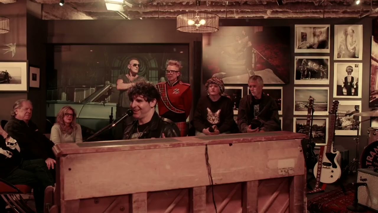 Adam Weiner AKA Low Cut Connie LIVE at the Transparent Clinch Gallery ! (1/18/26)