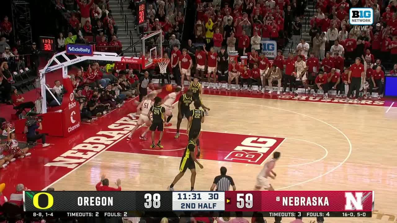 Sam Hoiberg Beats the Shot Clock with His Left vs. Oregon | Nebraska Basketball