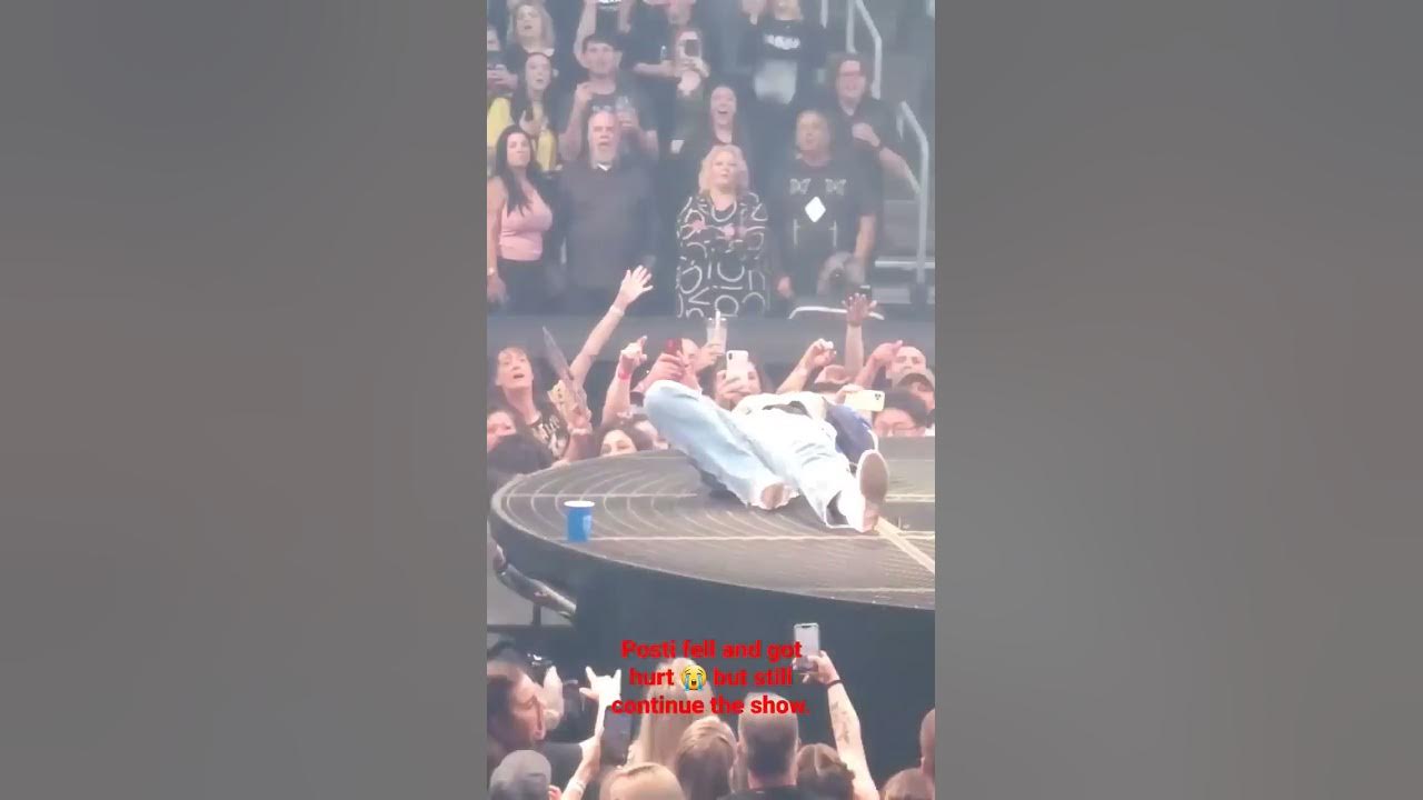 Post Malone fell and got hurt, but still, continue the show at the St.Louis concert. ❤️