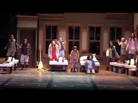 Naples Players: "Annie" Exclusive Clip: "Hard Knoc...