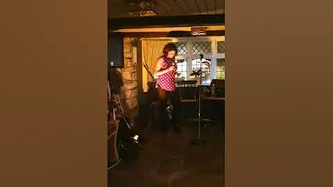 Gail Butler singing Stay at the Lion & Lamb in Hor...