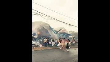 🌧️ Đám cưới mùa bão – rạp sập, khách chạy tán loạn!