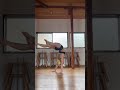 そろそろ床でそりをする時だけ重力が2倍になってるとかじゃないと納得できないぐらい体ぺろぺろ🥹 #rickmethod #handbalancing #coreworkout #acrobatics