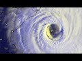 Limpressionnant oeil du cyclone intense idai